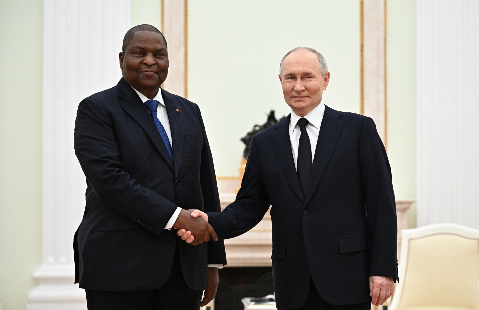 Putin se reúne com presidente da República Centro-Africana em Moscou