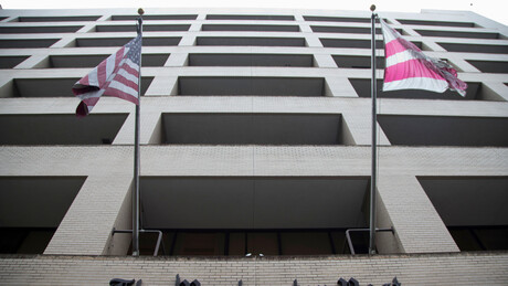 Cartunista do Washington Post se demite após jornal rejeitar desenho com Trump