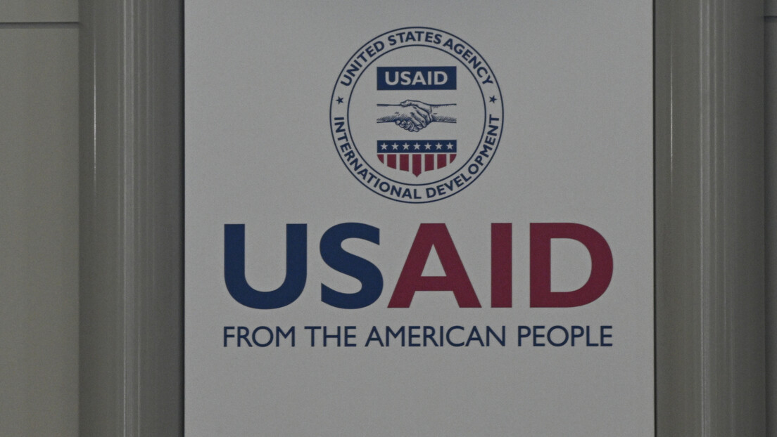 Caça à cultura 'woke': USAID remove às pressas bandeiras LGBT antes de inspeção