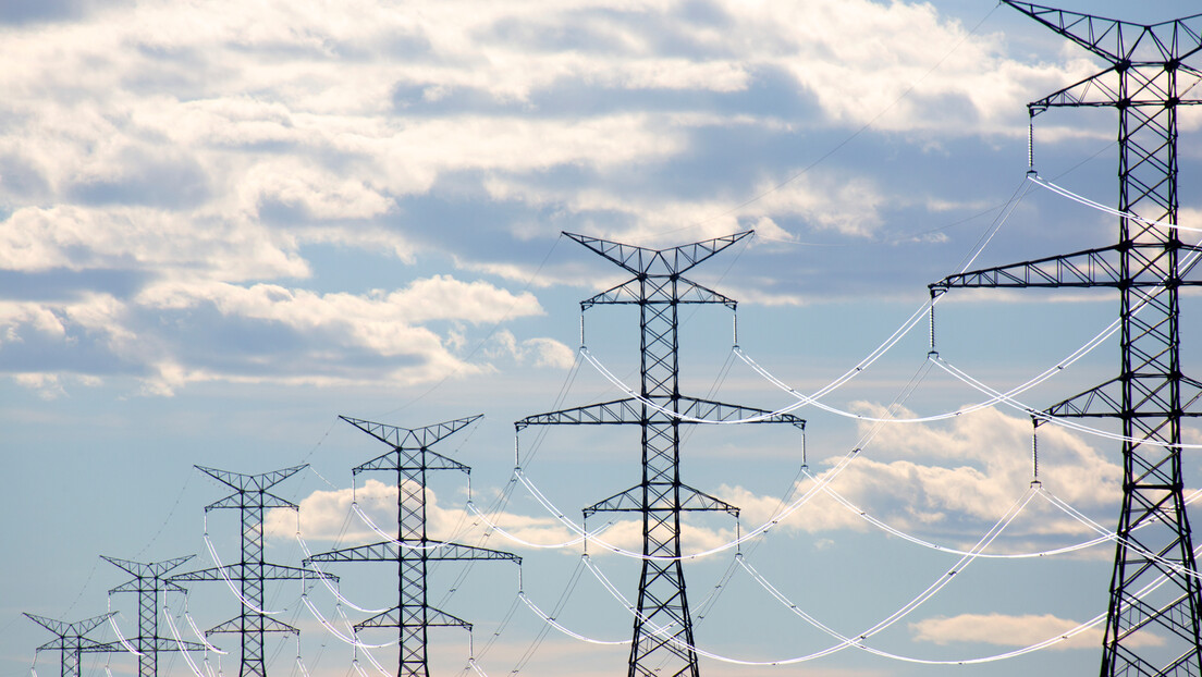 Conta de luz dispara em países bálticos após desligamento de rede russa