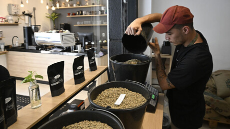 Cafeterias chinesas tomam medidas após alta do café no Brasil