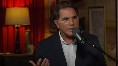 Tucker Carlson sobre a proibição da RT: É contra a nossa Constituição, então afastem-se!