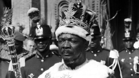 Este imperador canibal queria ser Napoleão e arruinou seu país com o apoio da França