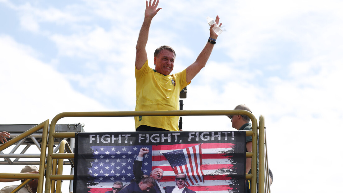 Bolsonaro volta a manifestar 'esperança' em intervenção estrangeira no Brasil