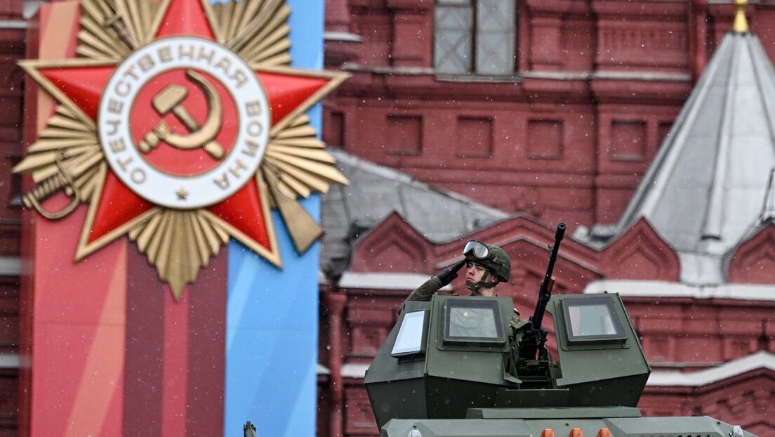 Comemorar a vitória contra o nazismo na Rússia 'não está de acordo' com valores europeus, diz UE aos países candidatos