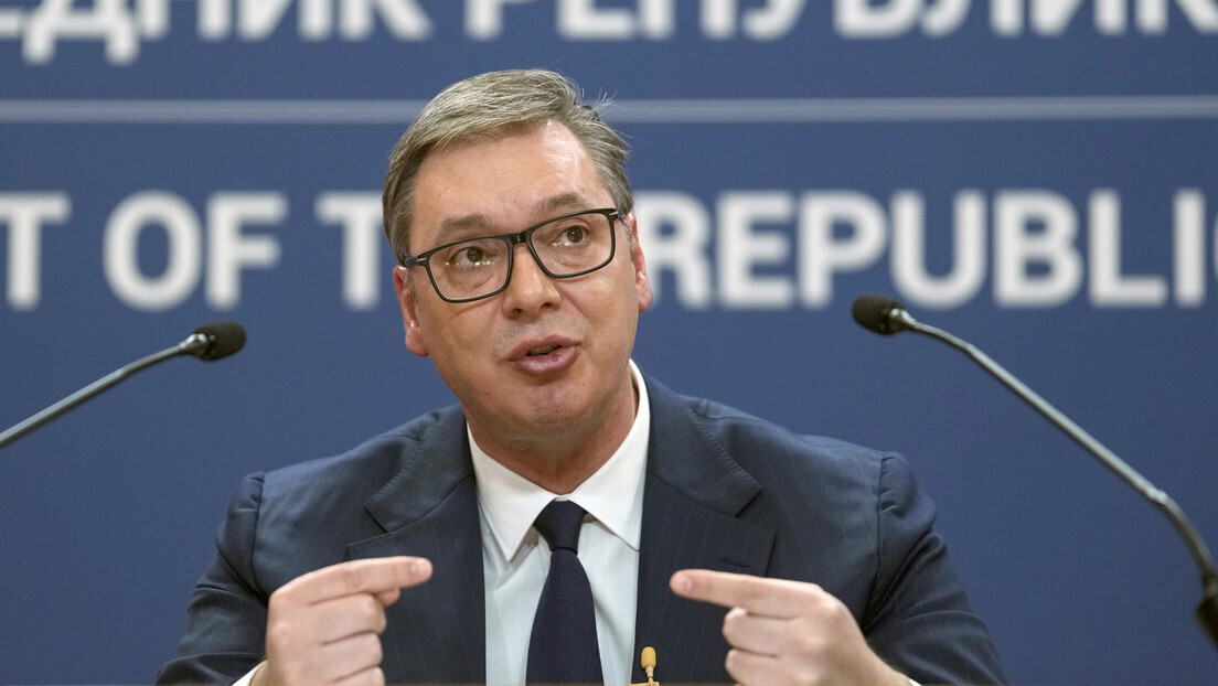 UE não aceitará a entrada da Sérvia se Vucic viajar a Moscou para celebrar vitória sobre o fascismo