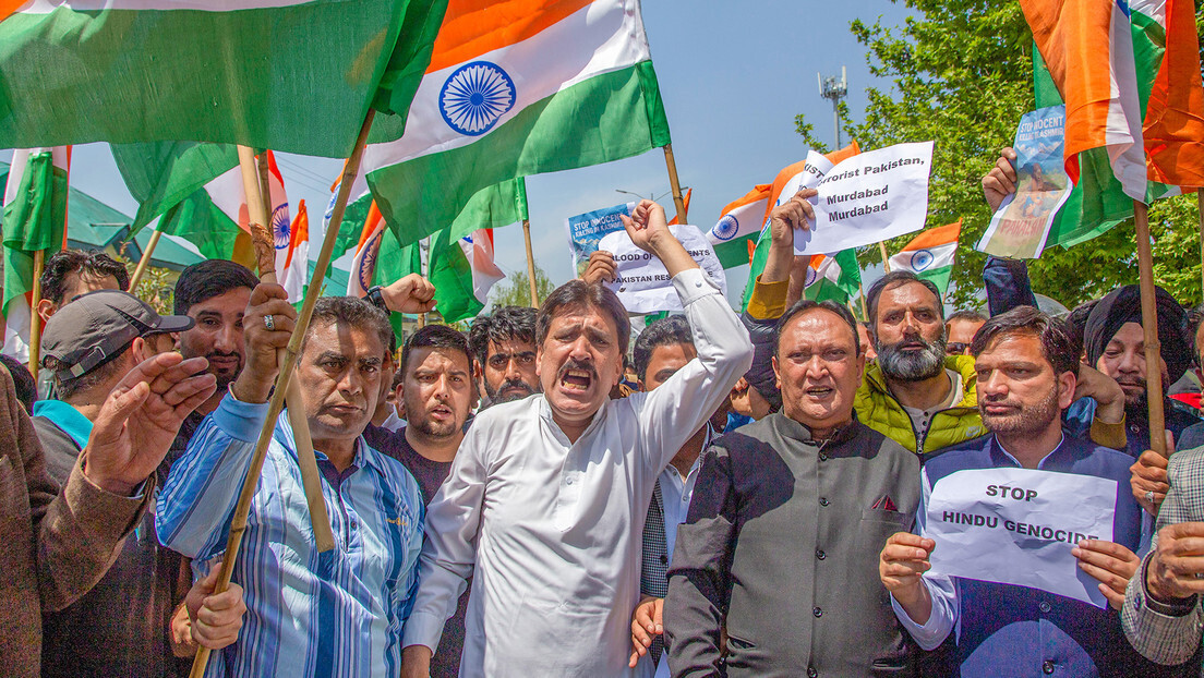 Índia expulsa diplomatas paquistaneses e fecha posto de fronteira após ataque que matou 26 civis