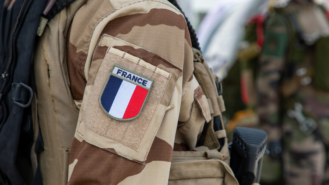 Veteranos franceses acusam Macron de violar Constituição ao enviar armas à Ucrânia