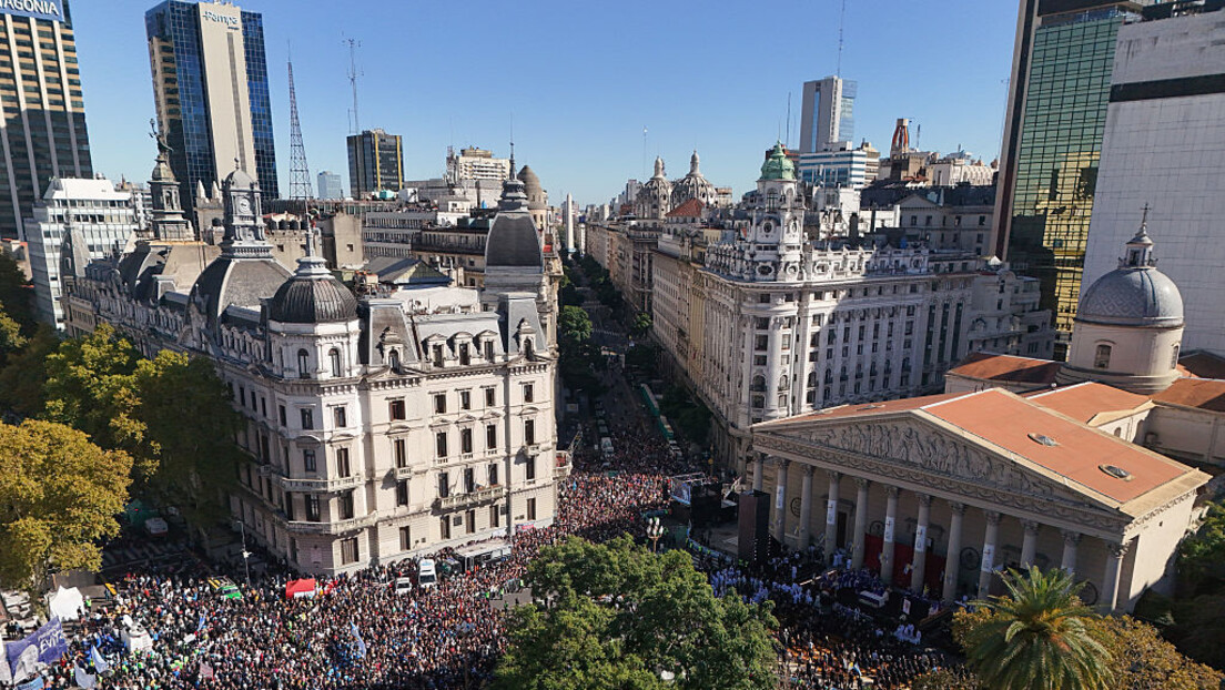Milhares de argentinos se despedem de Papa Francisco com missa a céu aberto em Buenos Aires
