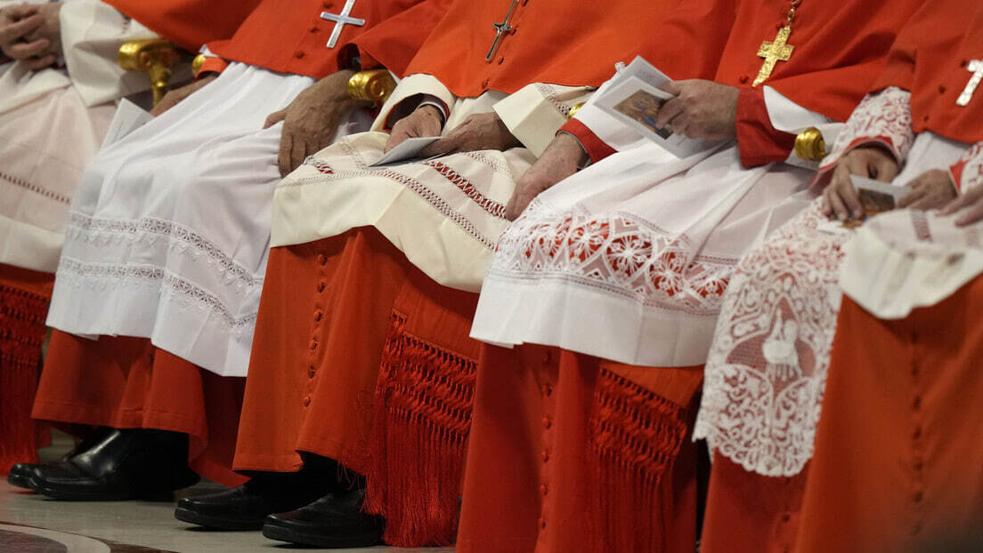 Além da batina: o lado humano dos cardeais da Cúria Romana