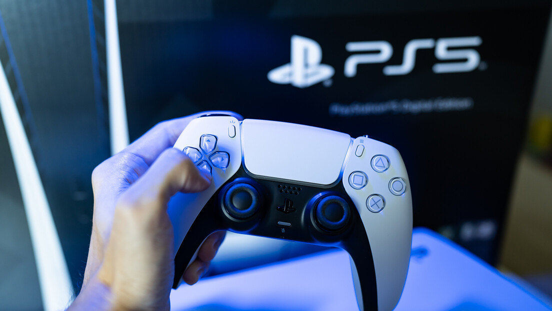 Homem sequestra adolescente e exige PlayStation como parte do resgate