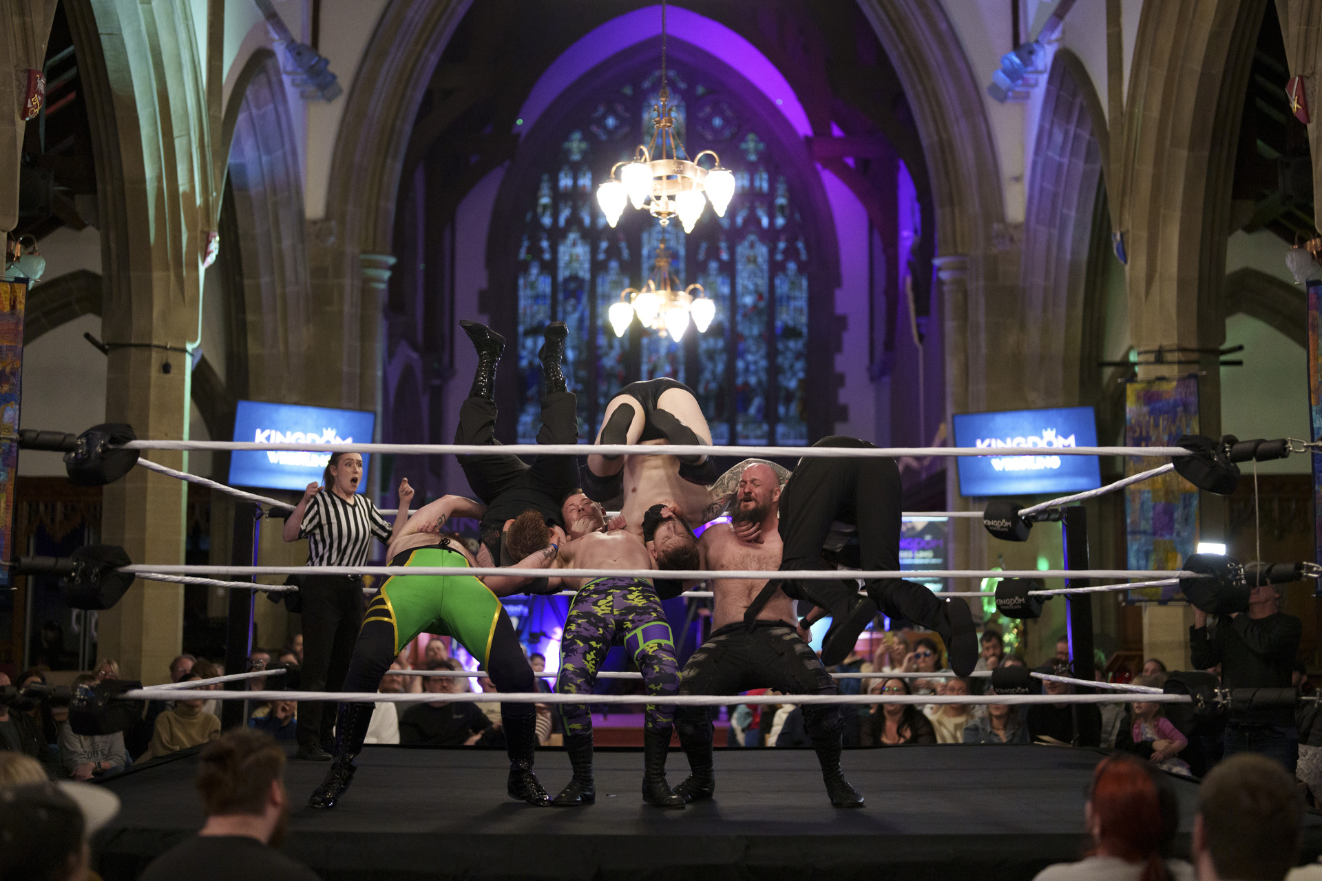 Porradaria cristã: Igreja promove luta livre na Inglaterra (VÍDEO)