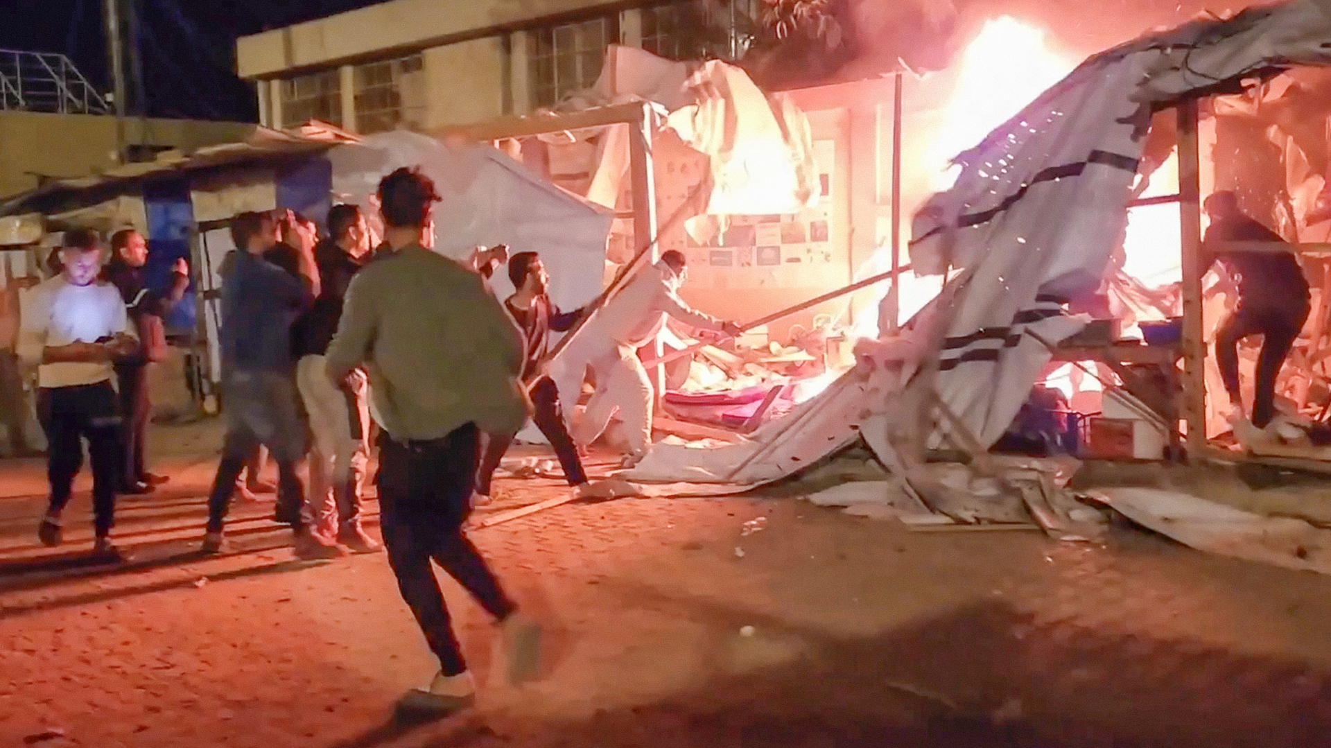 Jornalista palestino queimado vivo em ataque aéreo israelense (VÍDEO)