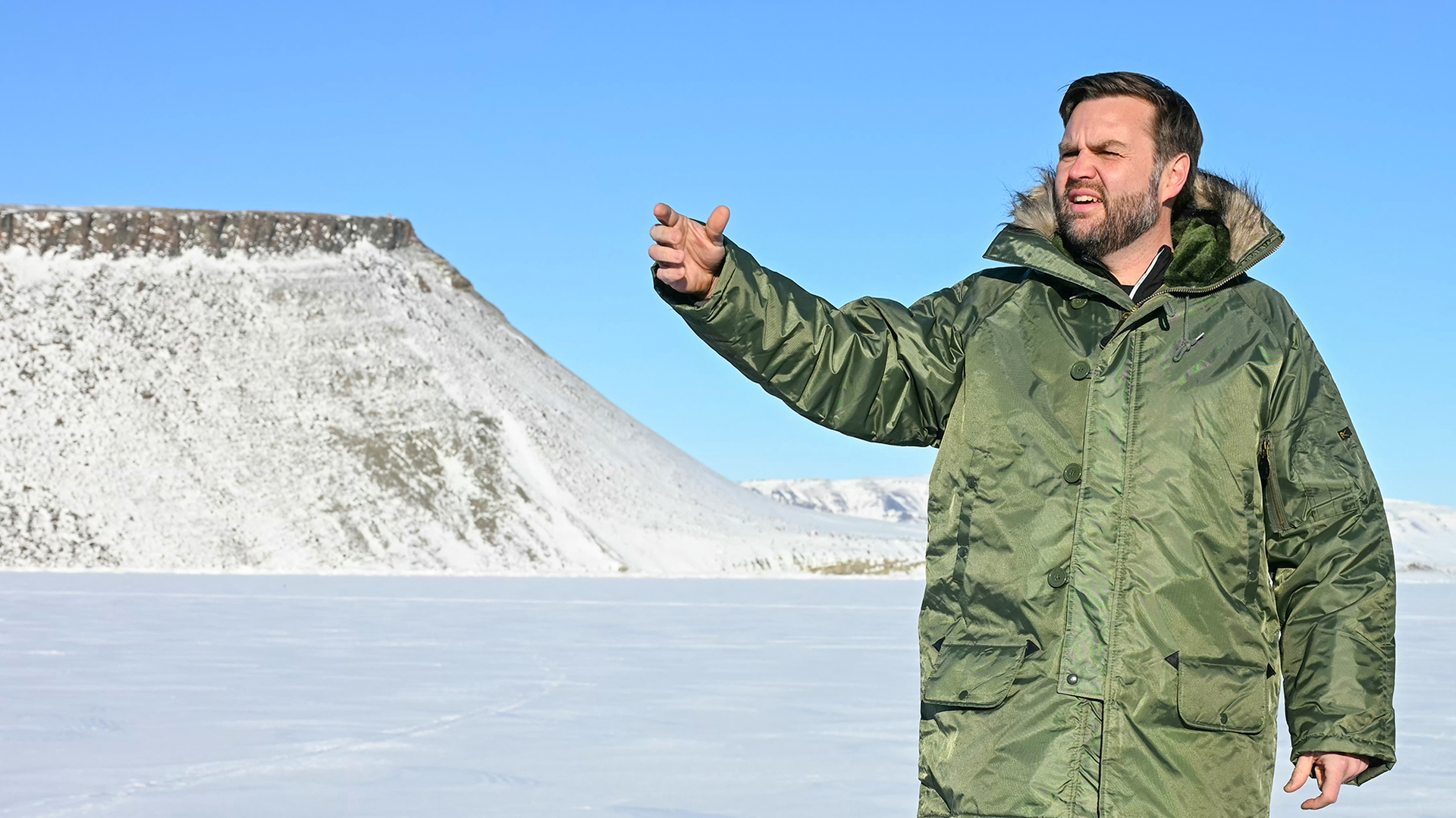 Comandante da base americana na Groenlândia é destituída após visita de Vance
