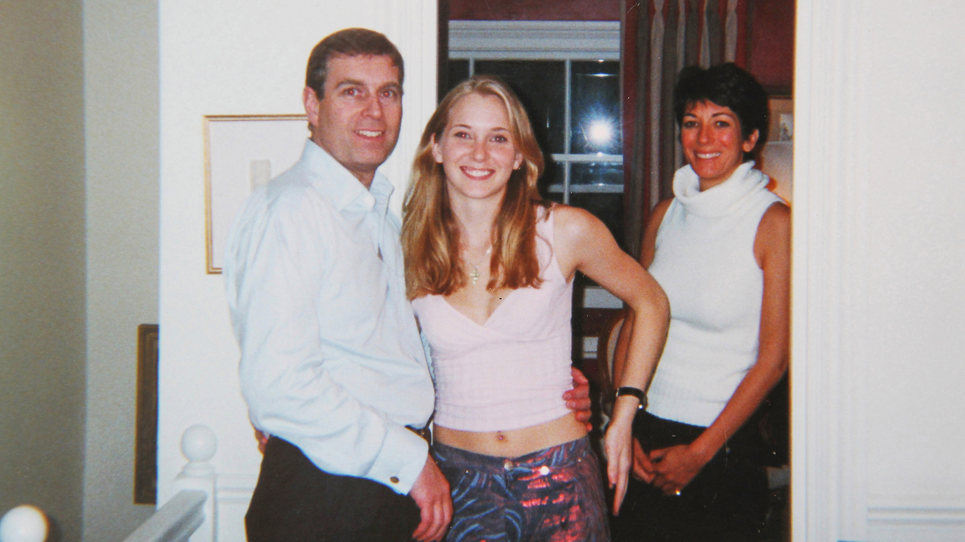 Últimos momentos de Virginia Giuffre, vítima de Epstein encontrada morta, são revelados