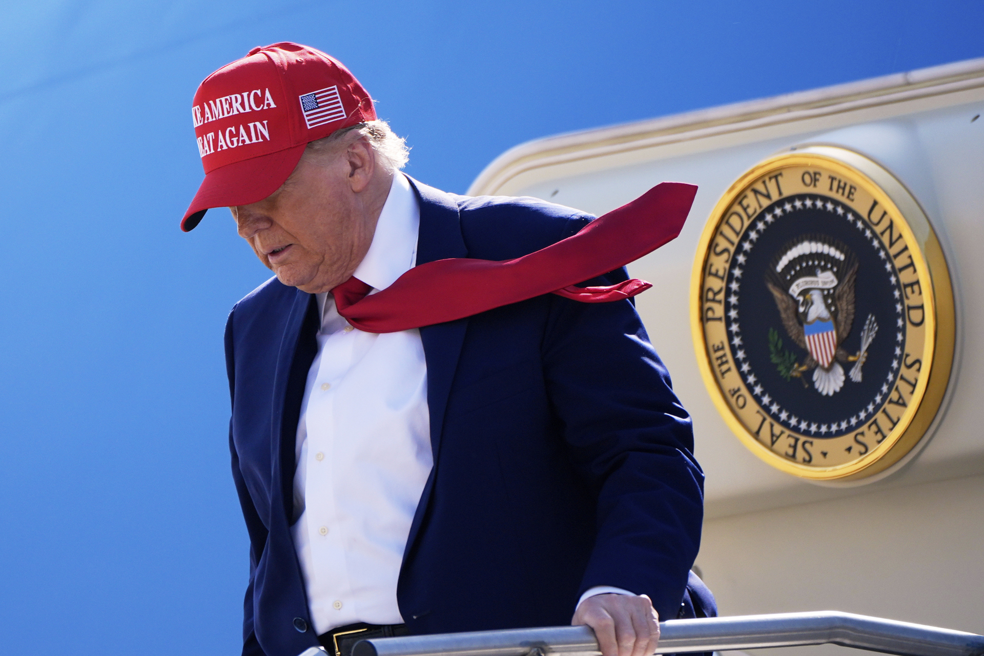 Os 100 dias de Trump que abalaram a política dos EUA