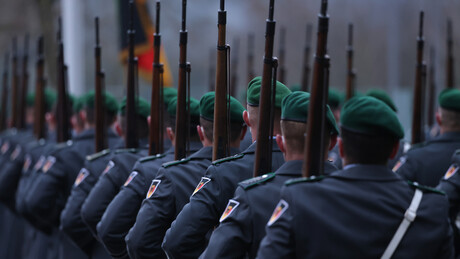 Alemanha anuncia envio de 5 mil soldados para fronteira russa