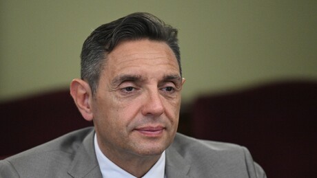 Vulin denuncia Ocidente por organização da 'revolução colorida' no país