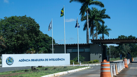 Brasil tenta acalmar tensões com Paraguai após caso de espionagem ser revelado