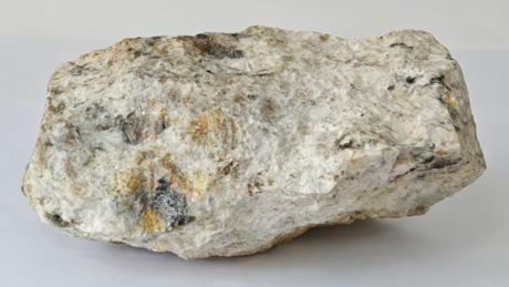 China descobre mineral raro que pode impulsionar semicondutores e energia solar