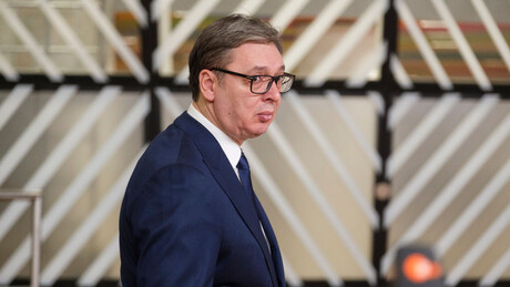 Vucic resiste a ameaças da UE e viajará à Rússia para o Dia da Vitória