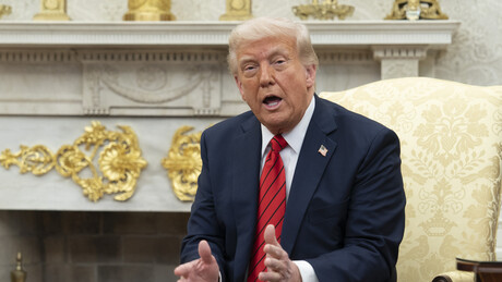 Trump afirma que aumento nas tarifas está enriquecendo os EUA