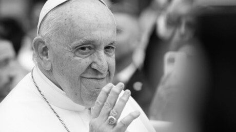 Papa Francisco morre aos 88 anos, o argentino que tentou reformar a imagem da Igreja Católica