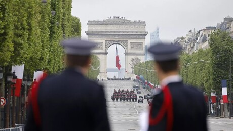 'Flertando com netos de nazistas': França se recusa a convidar diplomatas russos para comemorações do Dia da Vitória