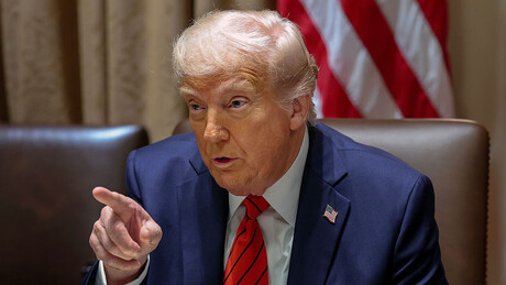 Trump diz ter 'direito' de deportar estrangeiros sem julgamento