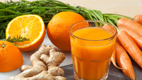 Suco de laranja, cenoura e gengibre: a combinação que turbina sua imunidade