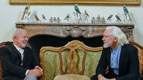 Lula se encontra com Julian Assange em Roma e defende liberdade de imprensa