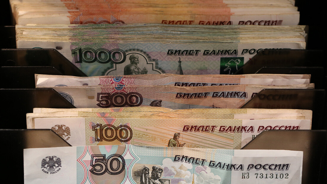 UE autoriza repasse de US$ 3 bilhões em ativos russos congelados a investidores ocidentais - Reuters