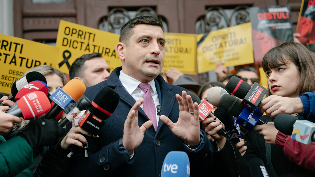 Líder anti-UE vence 1º turno de eleição presidencial na Romênia