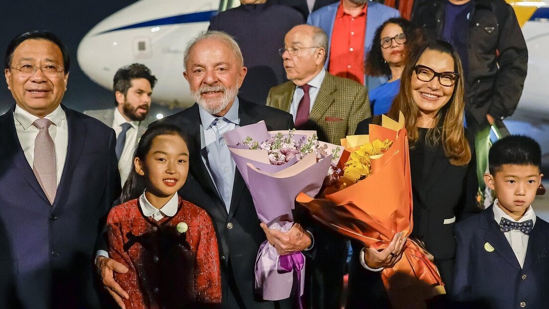 Lula chega à China, onde deve se reunir com Xi jinping