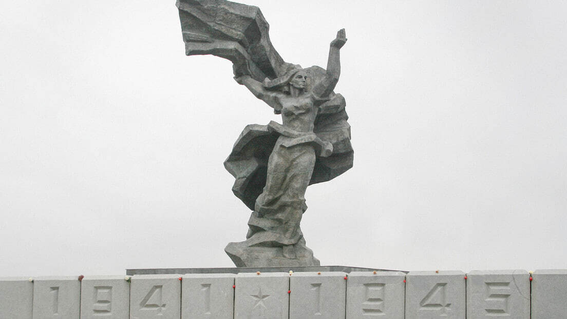 País da UE e OTAN prende e reprime quem comemora vitória contra Hitler