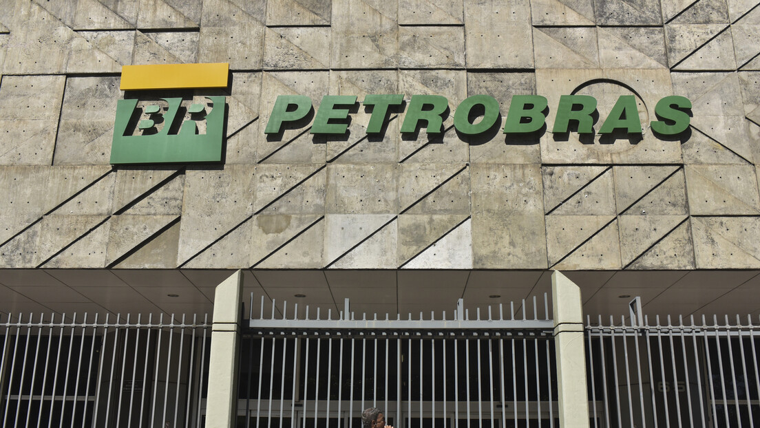 Petrobras vai pagar R$ 11,7 bilhões a acionistas