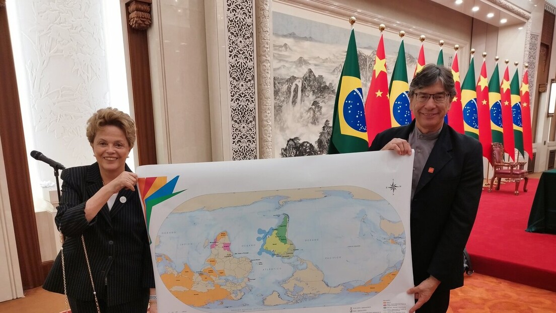 Dilma e primeiro-ministro chinês destacam novo mapa-múndi do IBGE em encontro sobre protagonismo do Sul Global