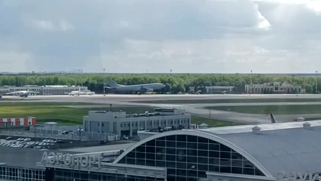 Avião da comitiva brasileira pousa em Moscou
