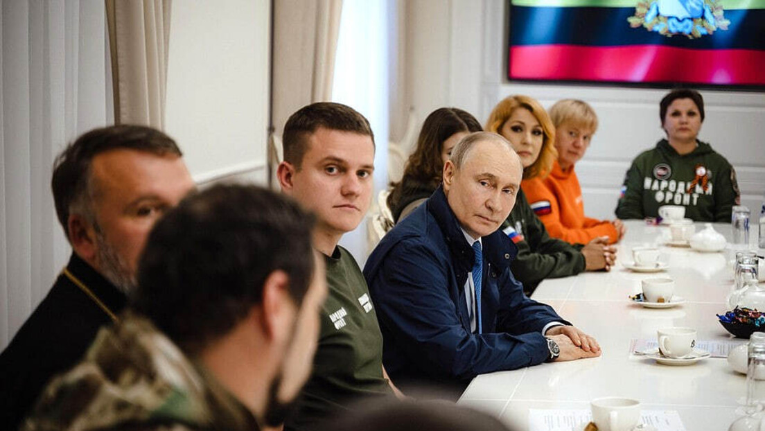 Neonazistas ucranianos 'ficariam em segundo lugar até em competição de idiotas, porque são idiotas' diz Putin