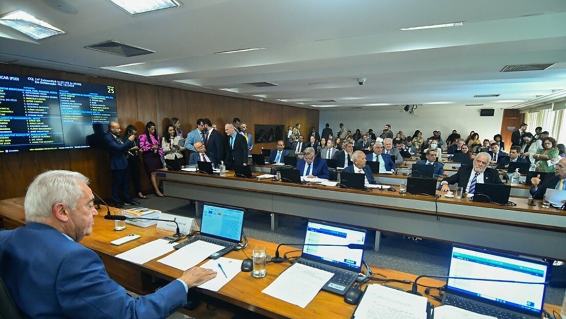 Avança no Senado PEC que acaba com reeleição e trás outras mudanças profundas; entenda