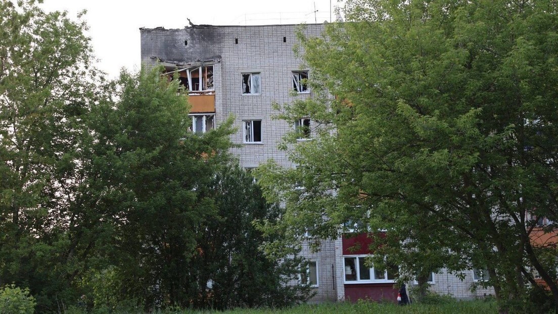 Estilhaços de drones abatidos atingem prédio residencial na Rússia e deixam vários feridos