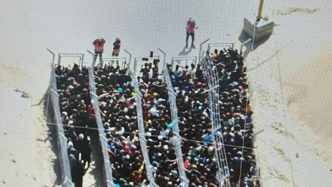 Distribuição de ajuda em Gaza termina em tumulto e tiros de advertência do Exército israelense