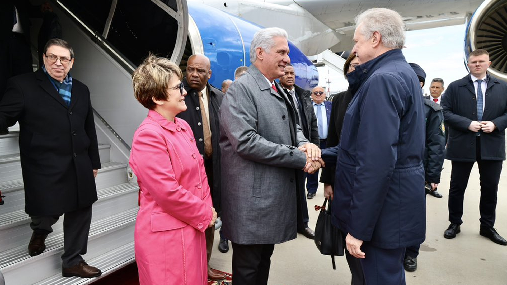 Presidente de Cuba chega à Rússia para participar dos eventos do Dia da Vitória