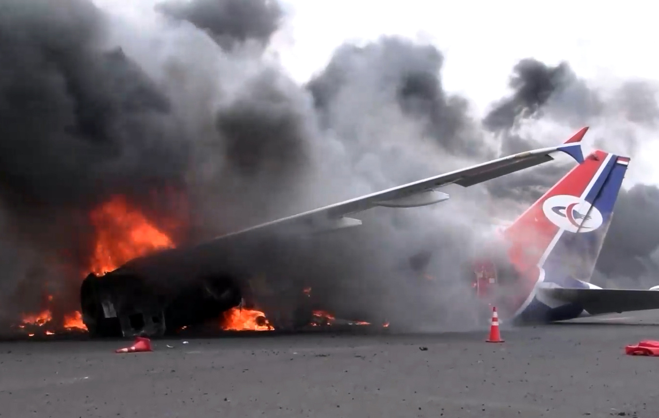 Israel destrói último avião comercial operacional do Iêmen