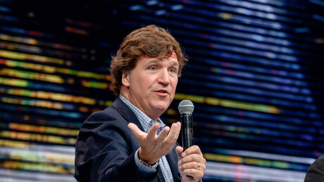 Tucker Carlson diz que Zelensky 'é um inimigo dos Estados Unidos'