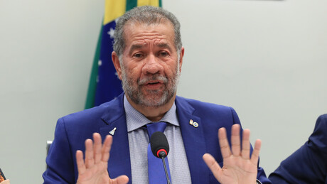 Carlos Lupi deixa Ministério da Previdência após escândalo de fraudes no INSS