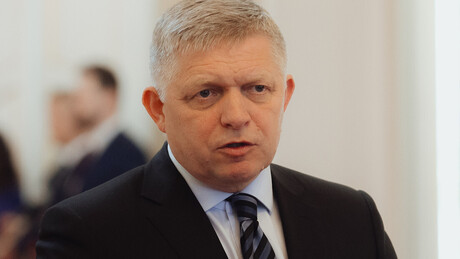 Premiê eslovaco acusa Zelensky de 'comprar continuação' do conflito ao assinar acordo com Trump