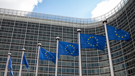 Comissão Europeia considera proibição total de importações de gás da Rússia