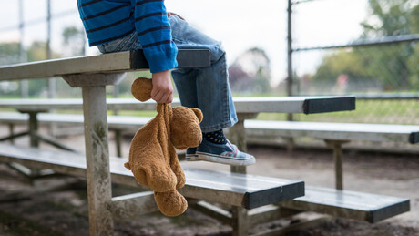 Esse hábito dos adultos pode causar problemas de saúde e comportamento de seus filhos