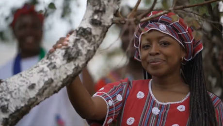 VÍDEO: Sul-africanos homenageiam pilotos soviéticos com canção em russo